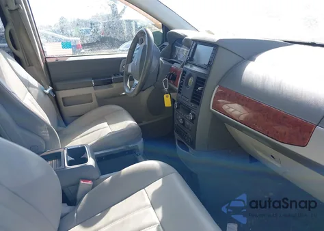 2008 Chrysler Town & Country Touring z USA, uszkodzony, nr VIN 2A8HR54PX8R134313